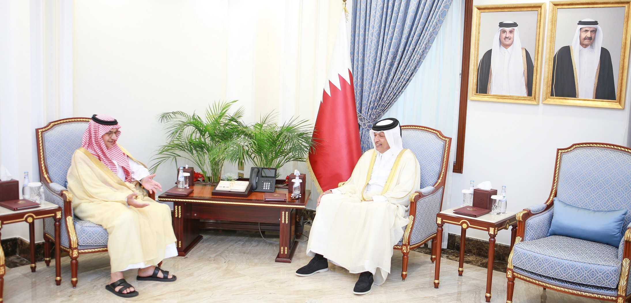 رئيس مجلس الشورى يجتمع مع السفير السعودي لدى الدولة