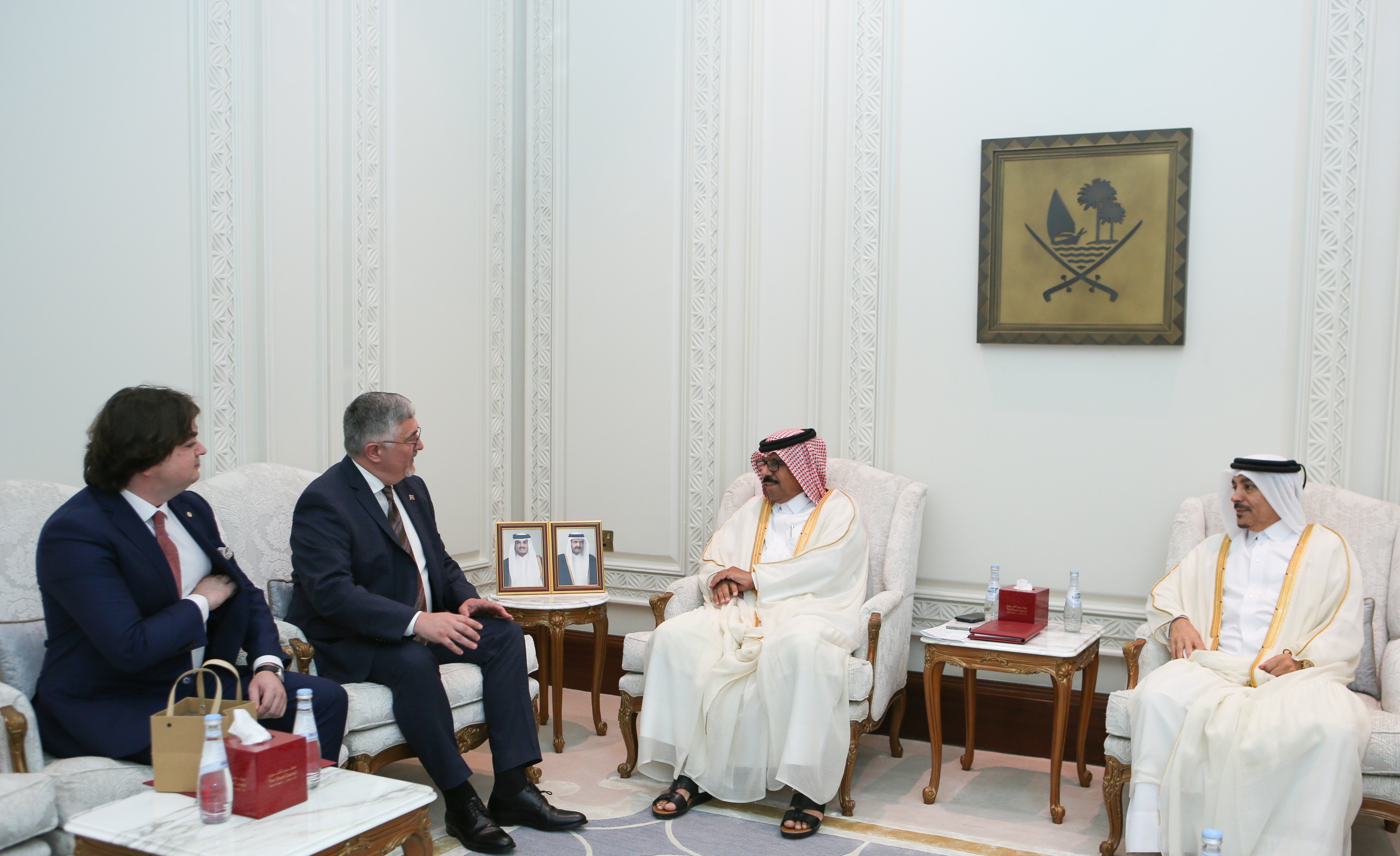 رئيس مجموعة الصداقة البرلمانية بين قطر ومولدوفا يجتمع مع سفير مولدوفا