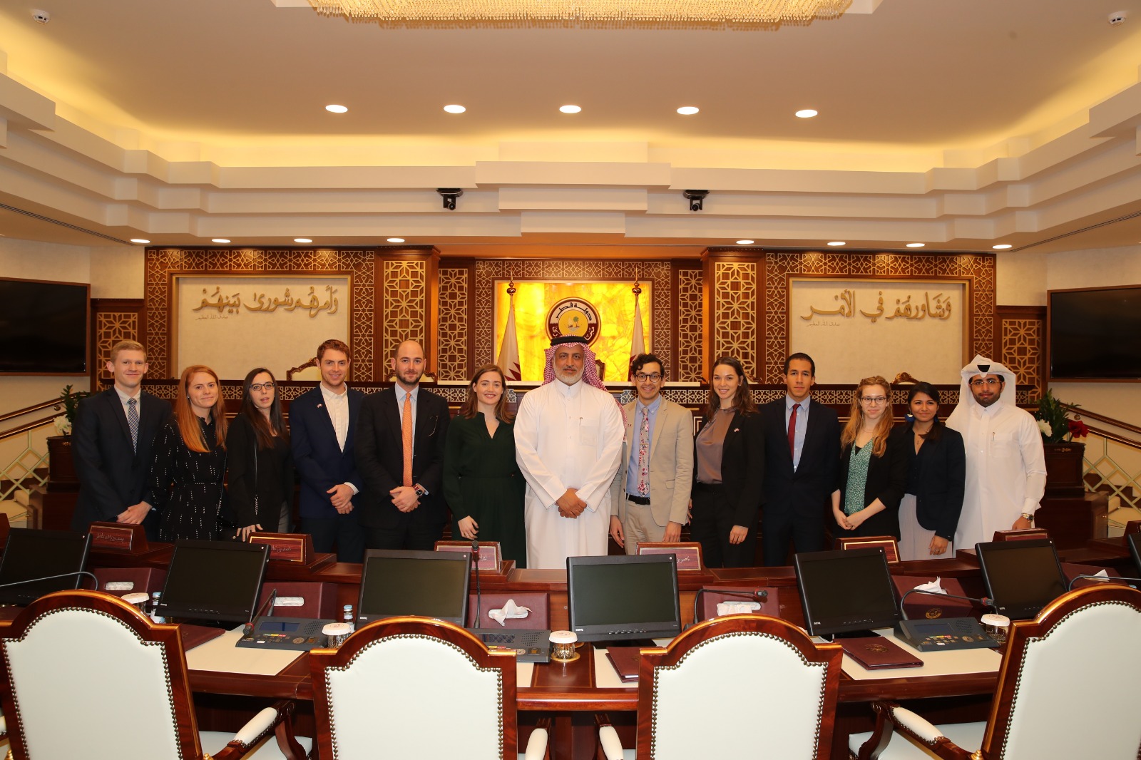 اجتمع سعادة السيد يوسف بن راشد الخاطر عضو مجلس الشورى اليوم، مع وفد من المجلس الأمريكي للقادة السياسيين الشباب