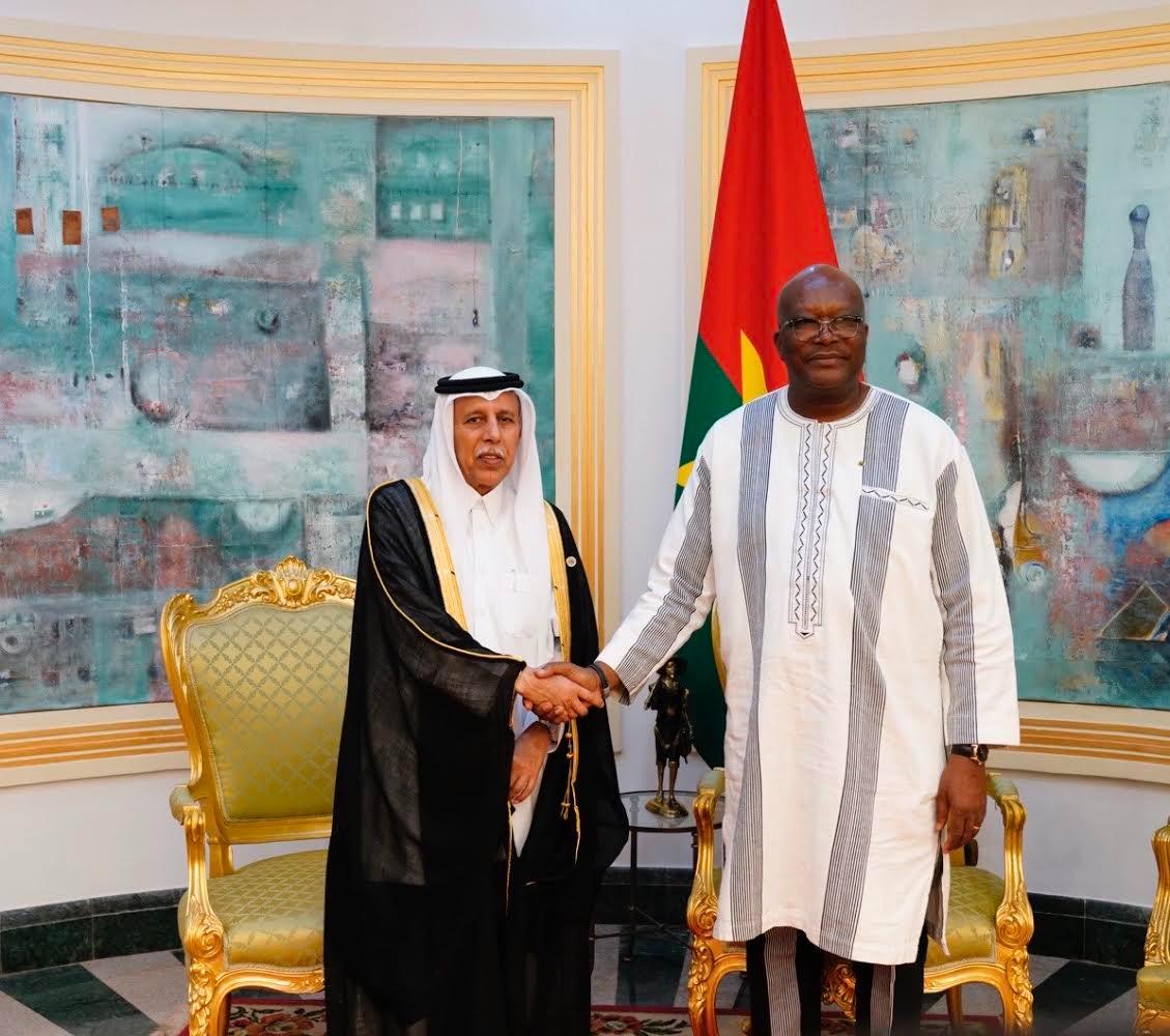 رئيس جمهورية بوركينا فاسو يستقبل رئيس مجلس الشورى