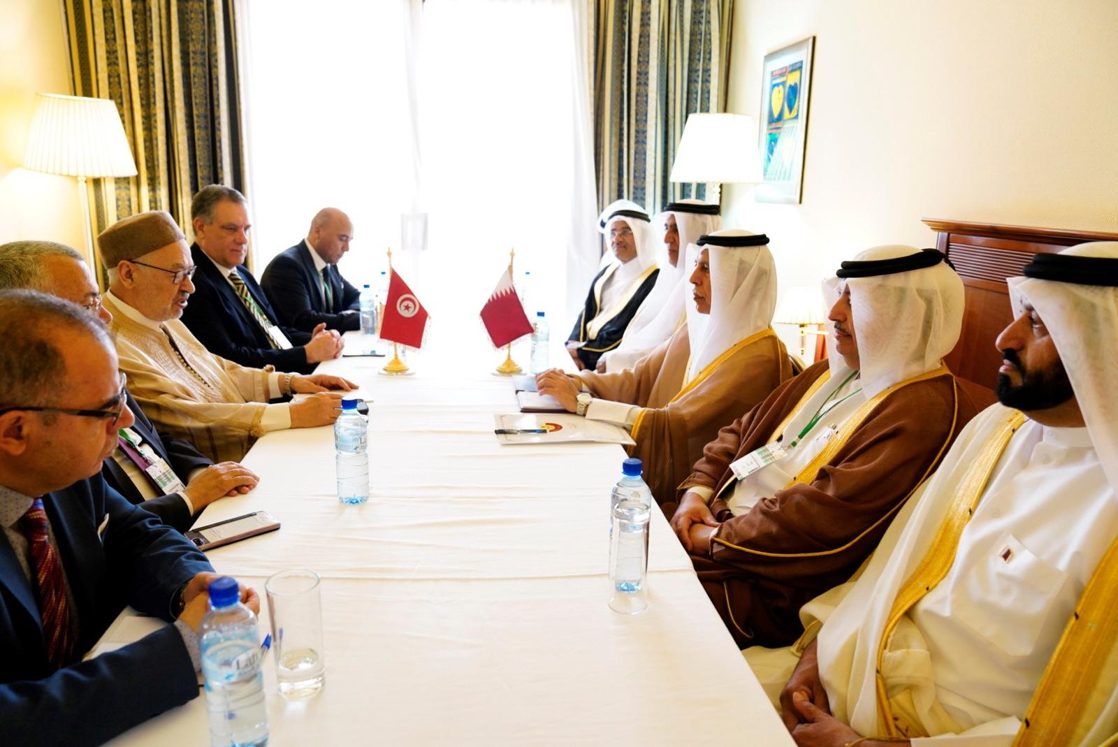 رئيس مجلس الشورى يجتمع مع نظيريه التونسي والجزائري