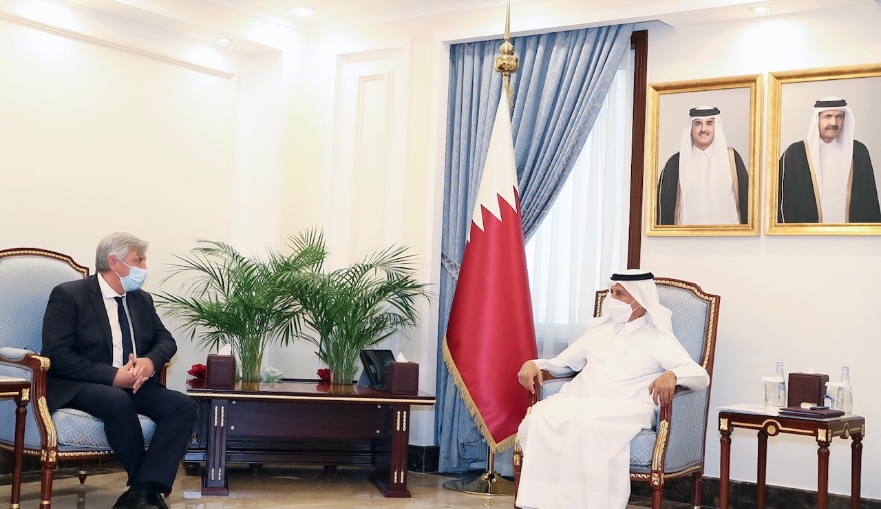 Speaker of Shura Council Meets President of France-Qatar Friendship Group
