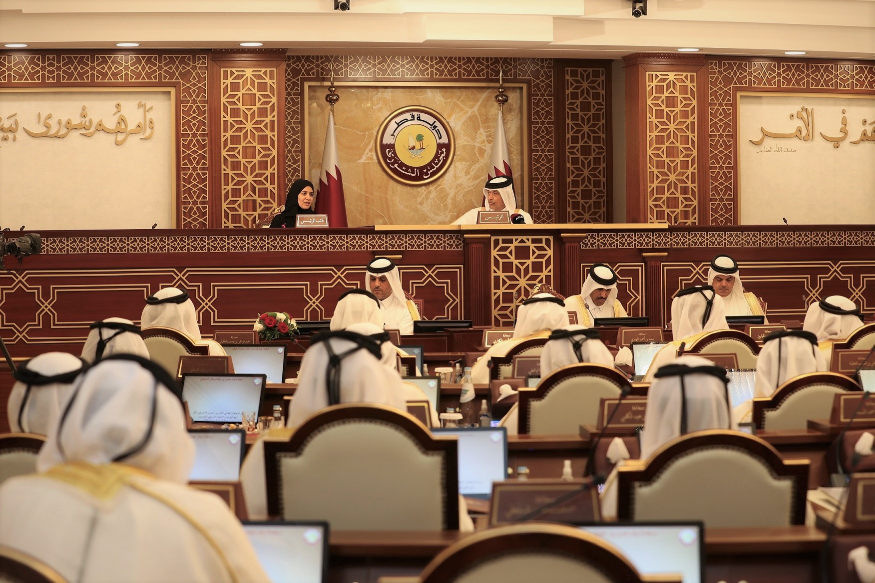مجلس الشورى يعقد جلسته الأولى ويختار رئيس المجلس ونائب الرئيس