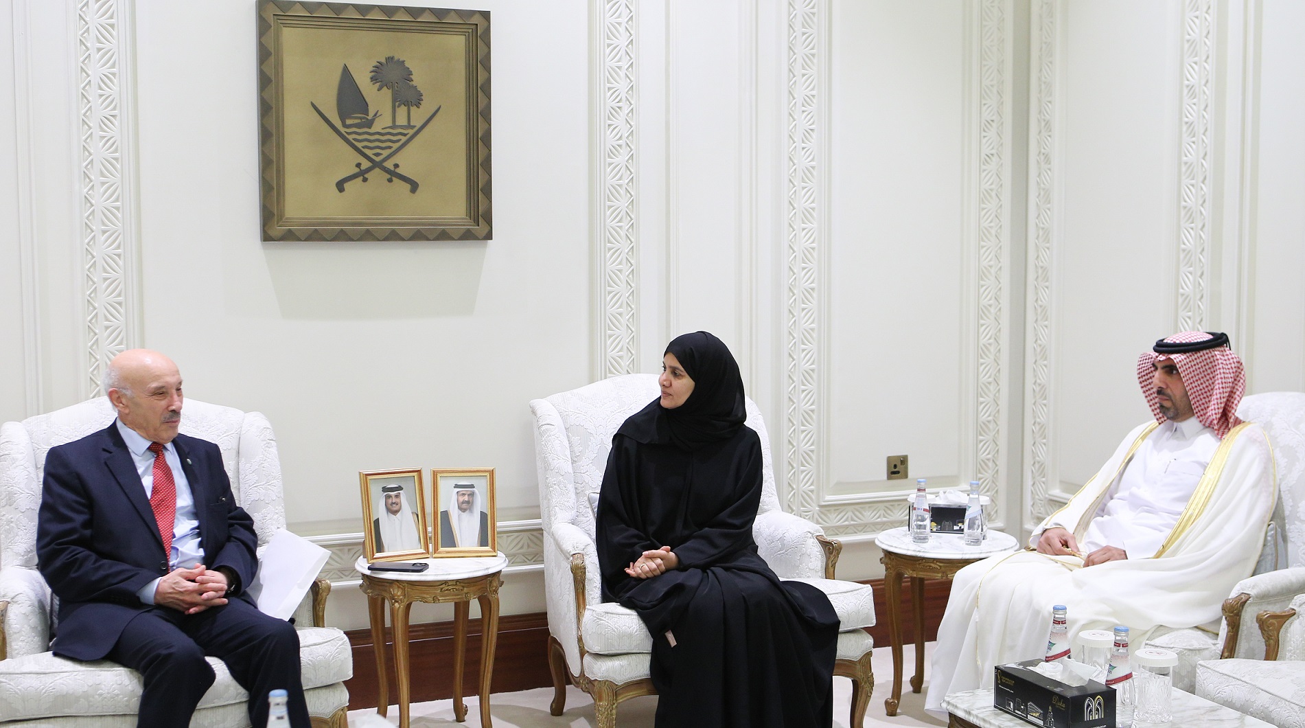 نائب رئيس مجلس الشورى تجتمع مع سفيري الجزائر ورومانيا