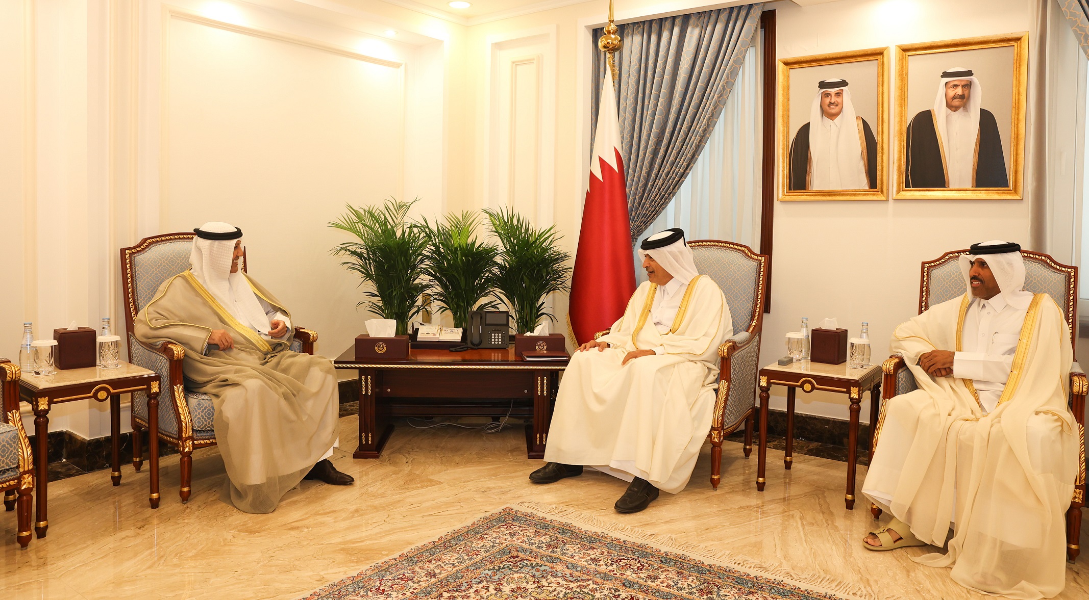 رئيس مجلس الشورى يجتمع مع السفير الكويتي