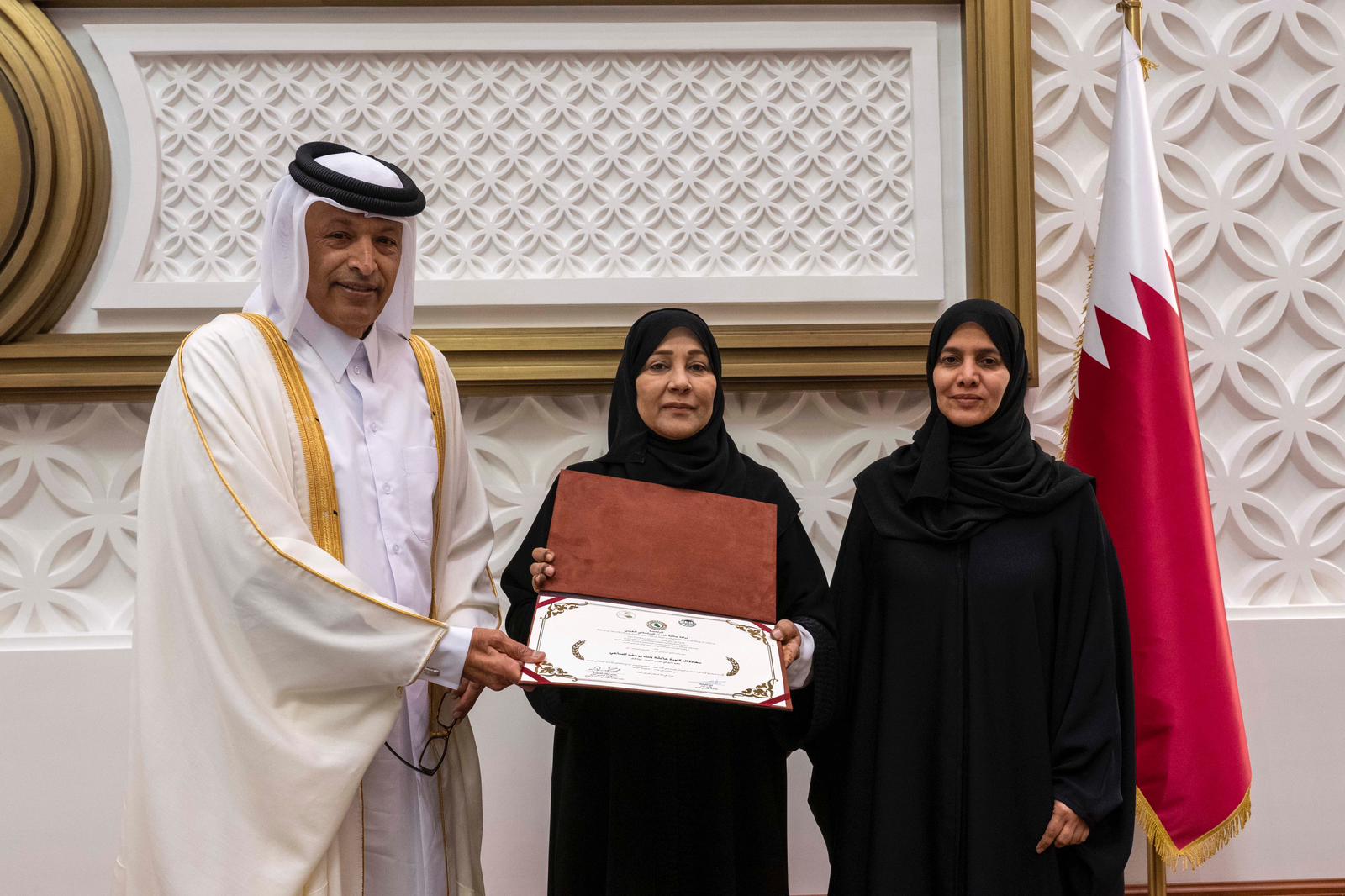 مجلس الشورى يهنئ عائشة المناعي العضو السابق بالمجلس لمنحها "جائزة التميز البرلماني"