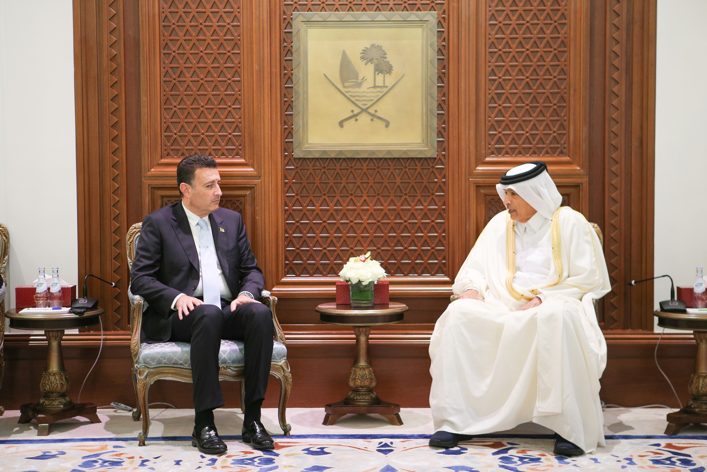 رئيس مجلس الشورى يجتمع مع رئيس مجلس النواب الأردني
