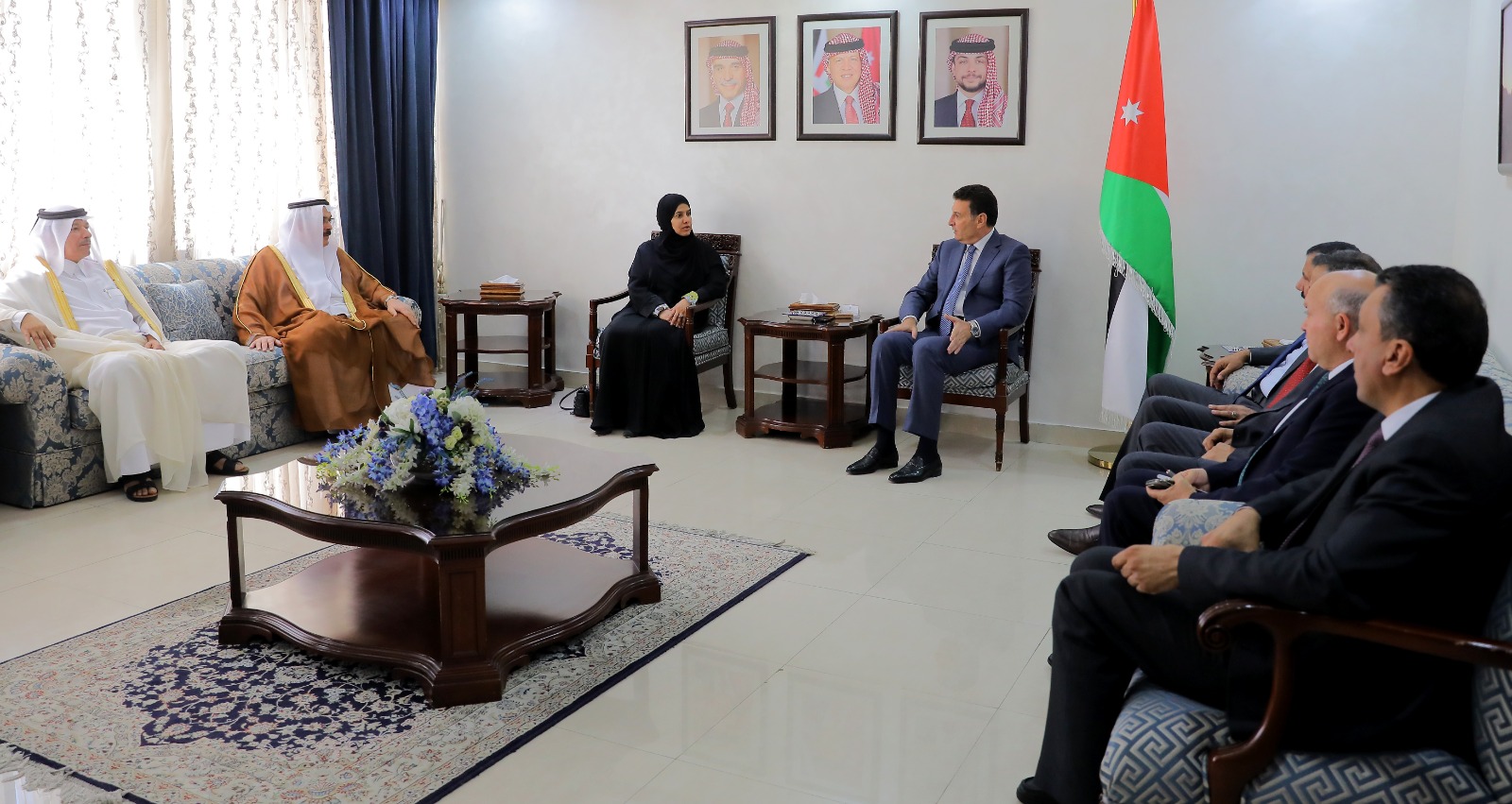 وفد من مجلس الشورى برئاسة نائب الرئيس يجتمع مع رئيس مجلس النواب الأردني