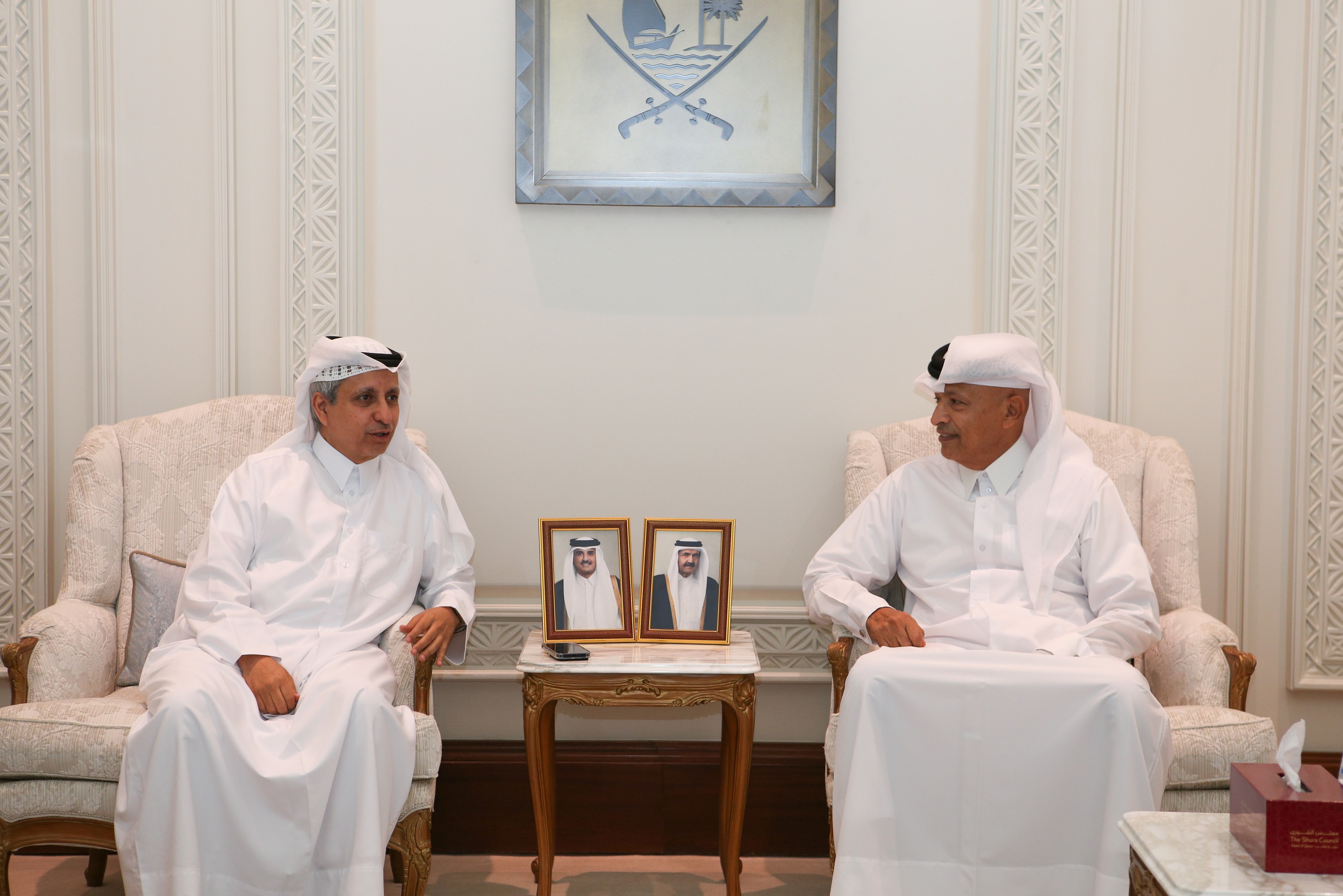 رئيس مجلس الشورى يلتقي رئيس مجلس إدارة الجمعية القطرية للسرطان